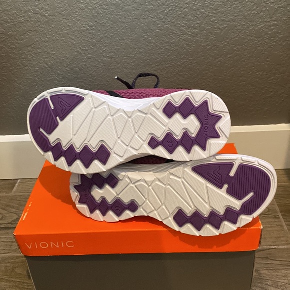 NIB - Cute purple athletic/walking shoes - size 5 - Picture 8 of 9